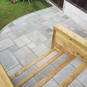 PREMIUM RIVEN SANDSTONE  PAVING (22mm CALIBRATED) - 15.30m2 PACK -  GREY